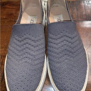 UGG SAMMY SLIP ON CHEVRON SNEAKERS CHARCOAL GRAY 9 EUC